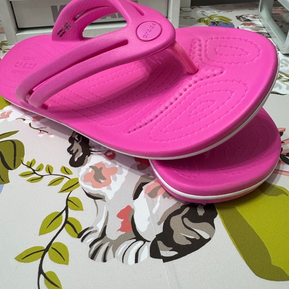 Crocs sandals - worn once size 9 - Picture 2 of 4